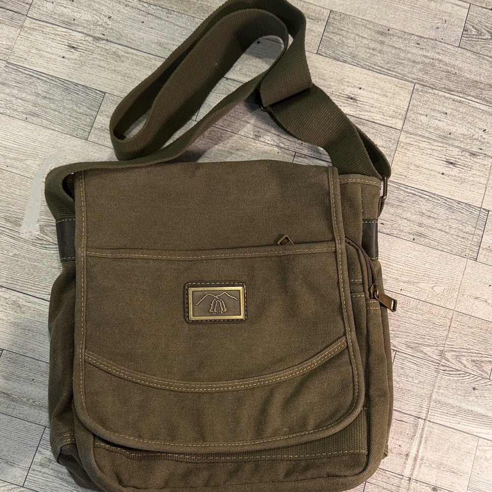 It’s Feasible Canvas Messenger Bag in Olive Green - womens